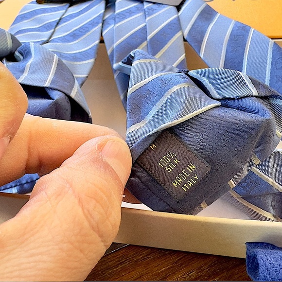 🎁HOLIDAY 25’🎁🔥🆕💯ICONIC LOUIS VUITTON KNIGHT CHARMS STRIPES MONOGRAM TIE🔥 - Picture 11 of 17